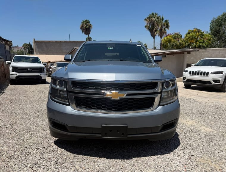 Chevrolet Suburban thumbnail 2