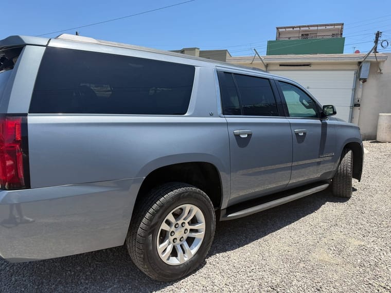 Chevrolet Suburban thumbnail 7