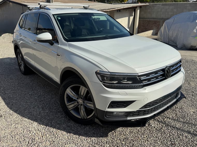 Volkswagen Tiguan thumbnail 2