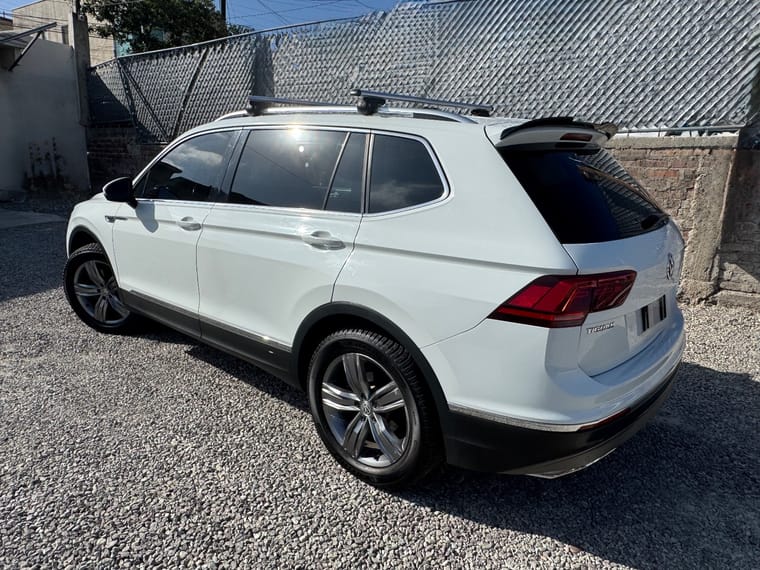 Volkswagen Tiguan thumbnail 3